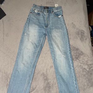 Abercrombie Mom Jeans size 25/0